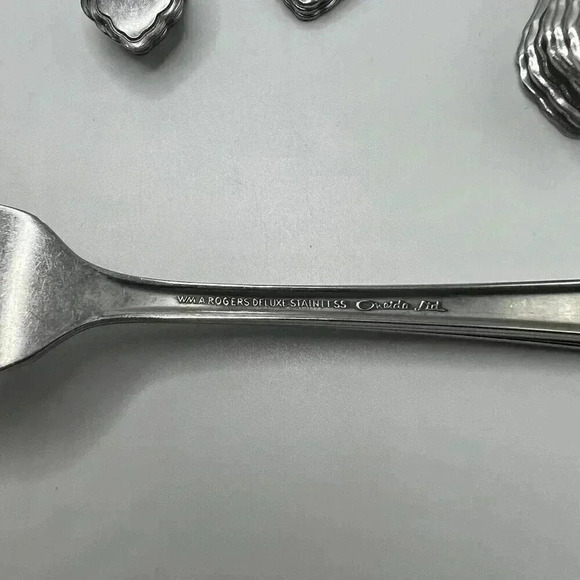Wm A Rogers Deluxe Oneida Ltd MANSFIELD Stainless Steel 31 PCs - Picture 4 of 5